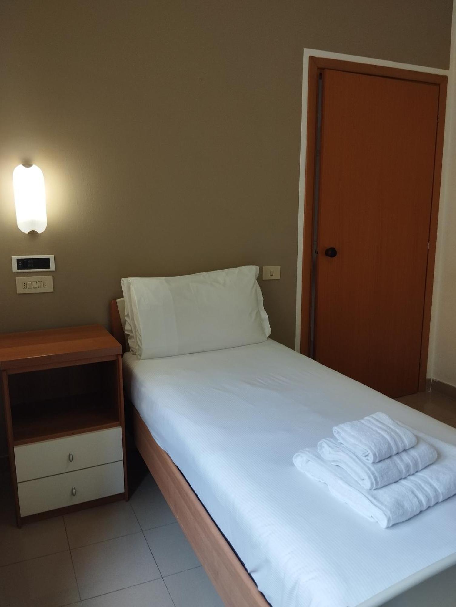 Ah Roma Hostel Buitenkant foto