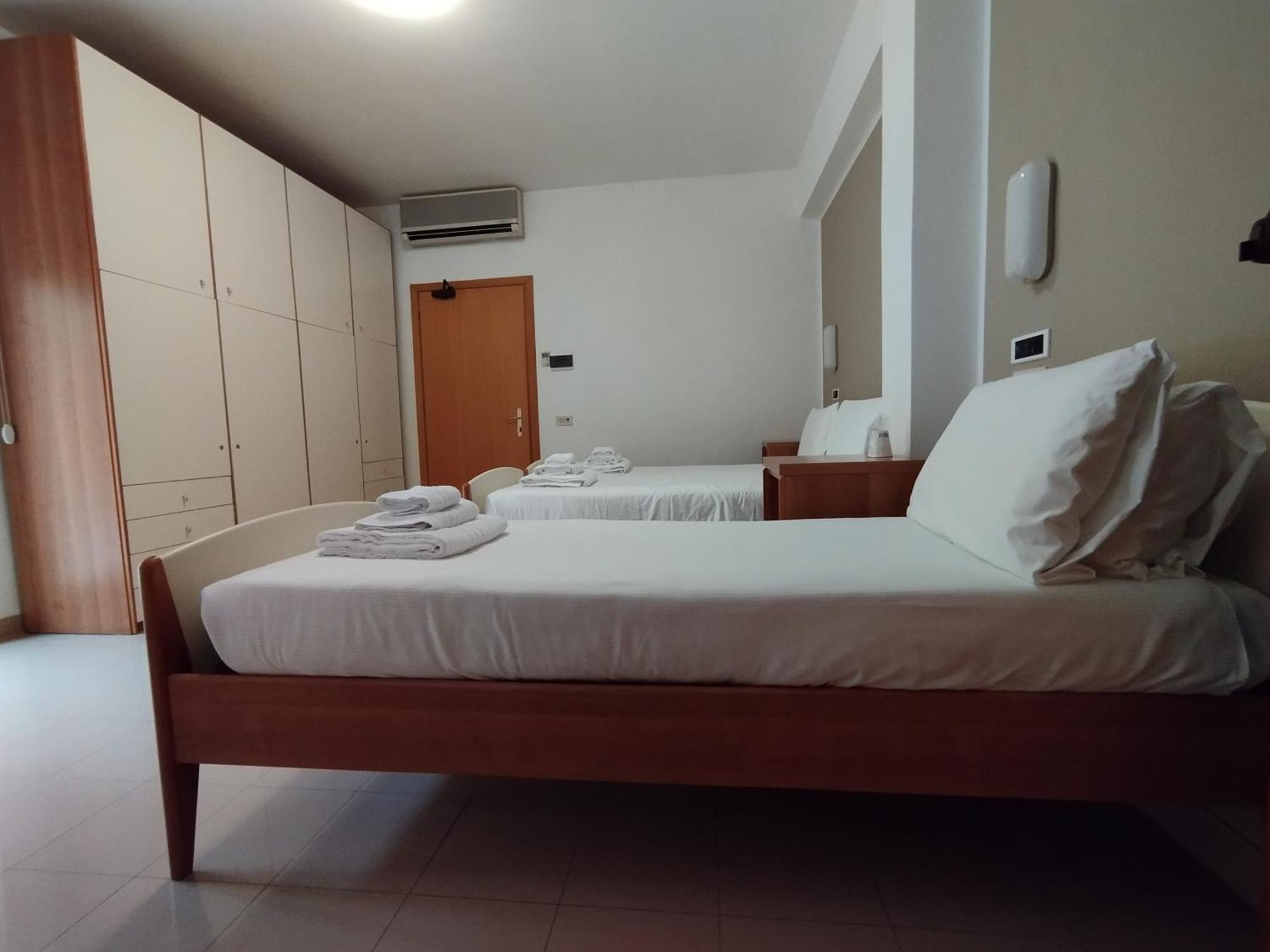 Ah Roma Hostel Buitenkant foto